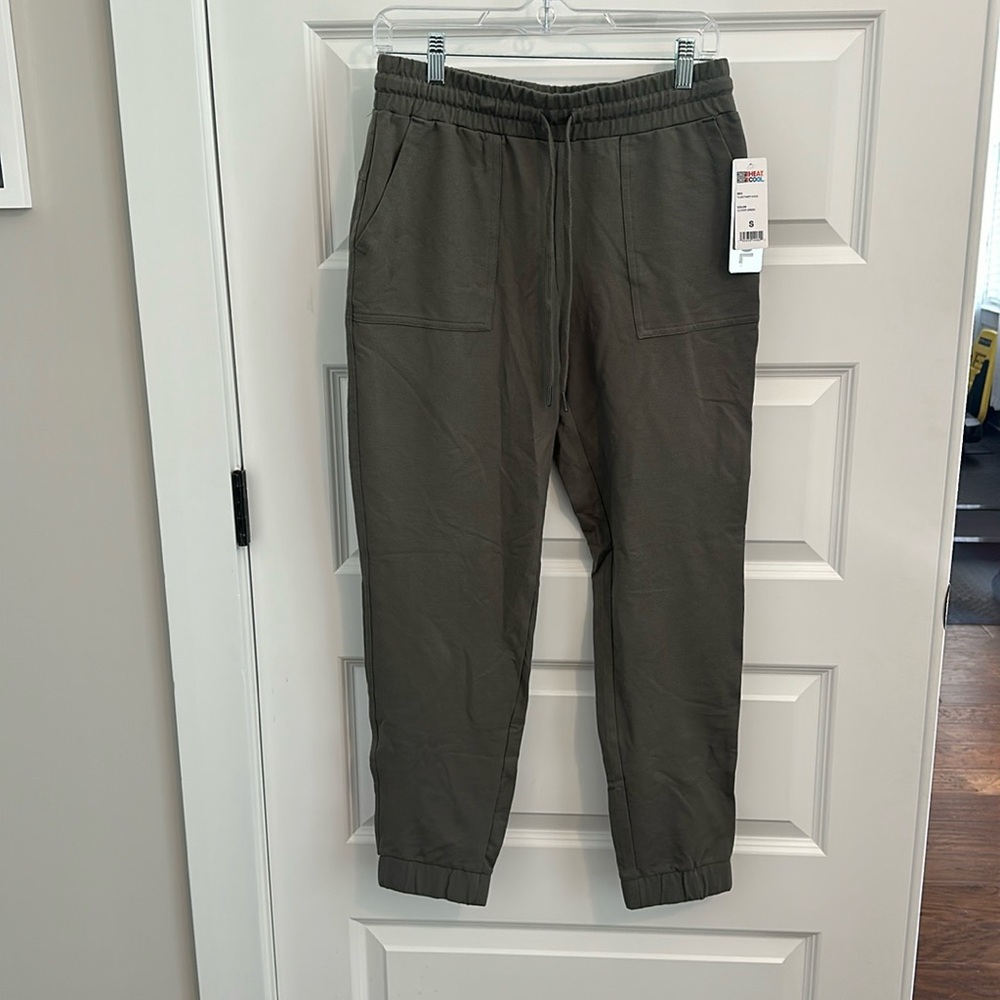 32 degrees clover green jogger with pockets.
